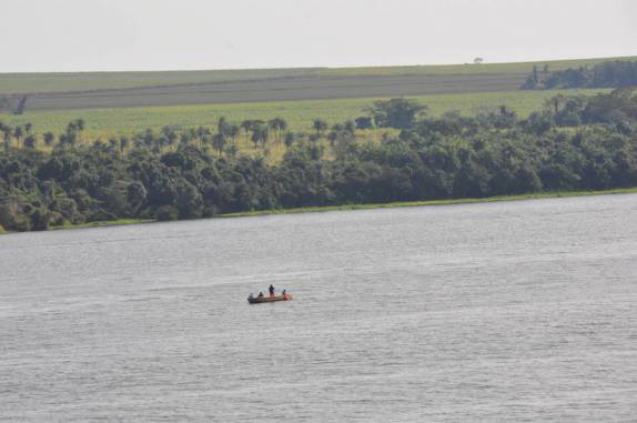 Cruzando um rio Tietê já bem mais limpo, no interior de São Paulo, próximo à Jaú